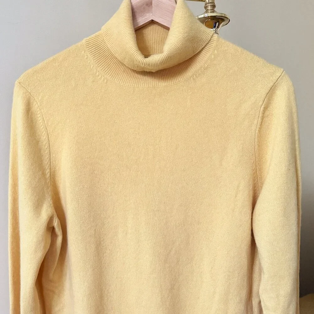 Vintage | Lands' End | Soft Yellow 100% Cashmere Turtle Neck Sweater | US L - Picture 2 of 9